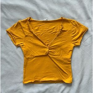 V-neck t-shirt
